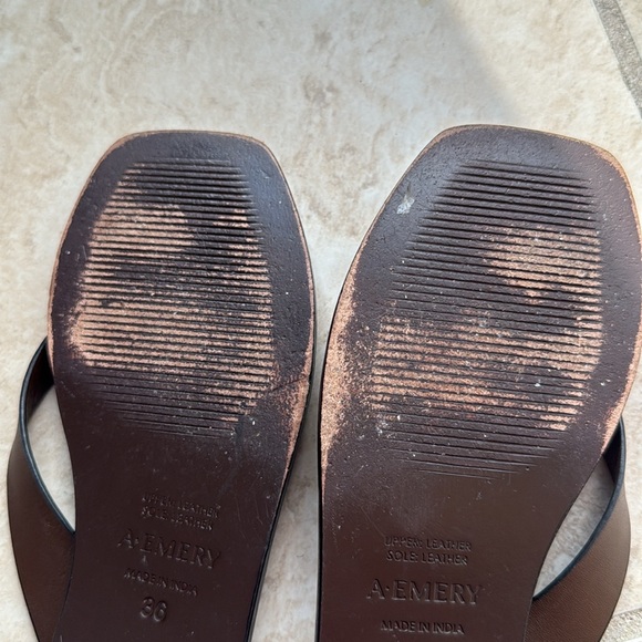 A EMERY KINTO LEATHER THONG SANDALS - Picture 7 of 7